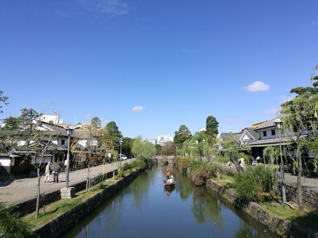2日目。今日からのんびり一人旅始動。<br /><br />今日は倉敷美観地区を散策して、金毘羅山の最寄り駅琴平へ移動します。<br />初の岡山県。中国地方は全部観光しているのだけど、なぜか岡山だけ行ったことがありませんでした。岡山は、昨日会った友人の地元。いろいろ情報を得てきました。街歩きが好きなので、特に何がしたいという目的はなく、街歩き自体が目的です。