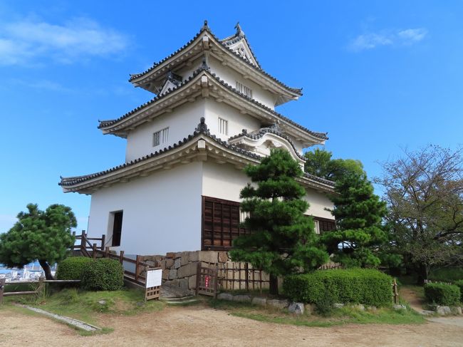 お遍路を再開しました。今年は逆打ちの年。88番札所からまわりました、<br />晴天にやっと恵まれた4日目<br />丸亀城公園、中津万象園を回りながらのお遍路でした。