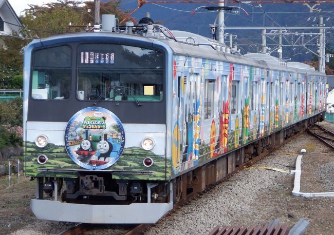 吉田うどんを食べた後は富士急線のトーマスランド20周年記念号に乗って河口湖に向かいました。