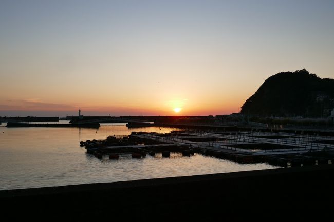 海外旅行気分!¨まるで○○なスポット¨めぐり<br />¨まるごと2尾を使ったイセエビづくし¨ に釣られて申し込みました。<br />約400g!を、見落としていました(笑)・・。<br />本当に久しぶりで楽しみにしていました。<br />なんと、バス5台!びっくりです。<br />一人二席。<br />コロナ感染の無きようツアーディレクターも、頑張っていました。<br />