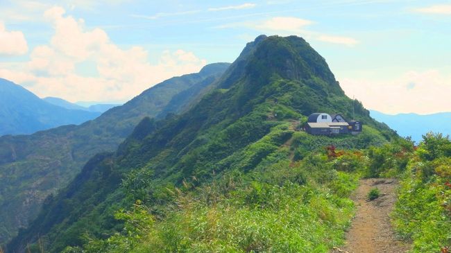 初の越後山行は、高層湿原マニアとしては避けて通れない巻機山を主菜に、副菜は八海山で岩登り。<br />夏休みの分散取得で、9月連休に1日追加で混雑回避。<br />大まかな日程は<br /> 初日は現地入りとブラブラ観光<br /> 2日目に巻機山<br /> 3日目に八海山<br /> 最終日は再度ブラブラ<br /><br />相方は諸事情により2日目夕方に合流、、、<br /><br />最初に日程が決まり、次に行く先を決めた今回の旅。<br />越後駒ヶ岳か巻機山かかなり悩んだ。<br />相方と登る山を探すのも一苦労だった。<br /><br />これだけ仕込みに時間がかかったんだから、晴れてくれなきゃ困るよなぁ<br /><br />結果、旅行記としてまとめるにあたり感じたことは、考えてみれば至極当然のことだったんだが、それは後ほど。