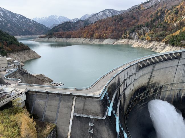 富山県民半額キャンペーンには外れたけど、行ってこようと思い立ち、立山へ。<br />立山黒部アルペンルートの最大の魅力は、何といっても大自然が見せてくれる大パノラマです!<br /><br />【 行 程 】<br />★自宅(車45分)~立山駅<br />★立山駅(立山ケーブル7分)~美女平<br />★美女平(立山高原バス50分)~室堂・・見どころが多い絶景スポット<br />★室堂(立山トンネルトローリーバス10分)~大観峰<br />★大観峰(立山ロープウェイ7分)~黒部平・・大観峰と黒部平を結ぶ360度大パノラマの動く展望台「立山ロープウェイ」<br />★黒部平(黒部ケーブル7分)~黒部湖<br />★黒部湖(徒歩15分)~黒部ダム・・大迫力の観光放水と立山連邦の美しい風景が一望<br /><br />超方向音痴の私、一人では絶対到着できな~い?<br /><br />一の越(標高2.705m)まで行ってこようと思ったけど、遊歩道は圧雪でツルツル、冬山登山の準備無しの為あきらめました(>_<)<br />観光バスのお客様で、圧雪の遊歩道をヒールで歩いている人がいたのにはびっくりΣ(・ω・ノ)ノ!<br /><br />