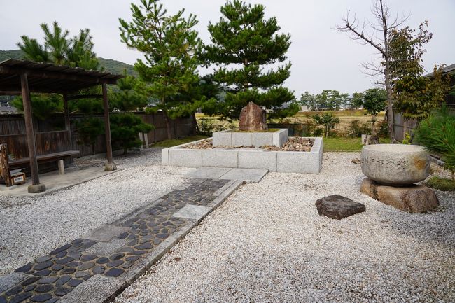 水攻めの跡を見学して、さて、当初の目的地の吉備津神社…備中高松駅を発つ列車の姿が見えましたから、駅に戻ってもけっこ待ち時間ですかね。もしかすると、一駅歩けるかしら？