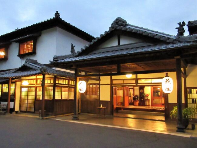 前泊の青木村田沢温泉の「ますや旅館」を後にして、今日は一日歩いて塩田平の古刹を巡って来ました。<br />今夜は別所温泉の憧れの登録有形文化財のお宿「旅館花屋」さんです。<br />長くなってしまいそうなのでここでは前編として夕食前までの記録です。<br /><br />2日目の全行程 2020/10/14(水)快晴<br />6:30 田沢温泉外湯共同浴場「有乳湯」 <br />8:00「ますや旅館」にて朝食<br />9:00 タクシーにて「花屋」へ荷物を預ける <br />(以下徒歩にて) 中禅寺 塩野神社 塩田の館 龍光院 前山寺重文「三重塔」とくるみおはぎ 無言館 生島足島神社 <br />15:33 上田電鉄別所線「下之郷駅」発 <br />15:45「別所温泉駅」着 <br />16:00「旅館花屋」泊<br />