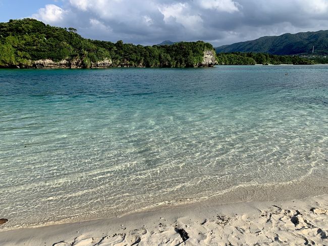 聞きかじりの間違った情報で<br />石垣島はビーチがほとんどないらしい、<br />川平湾も大したことないらしいと<br />私が昨年まで長年勘違いをしていて、川平湾を見てみたいと長年言っていた母をなかなか石垣島に連れて行ってあげられていなかったので、<br /><br />Gotoの恩恵を受け、平日に石垣島を旅してきました♪♪1泊目は南の美ら花ホテルミヤヒラ、2泊目はANAインターコンチネンタル石垣島で、私は3回目、母は初めての石垣島です<br /><br />飛行機・ホテル・レンタカー合わせて1人あたり54900円、地域共通クーポン分が1人あたり12000円だったので、実質42900円。天気を確認した上で行きたかったので、今回は1週間前という超直前の予約になりました