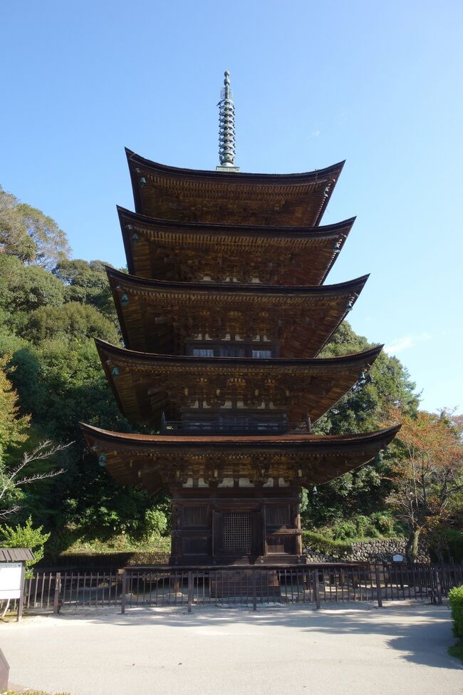 日本縦断(日本海)の旅 山口・福岡・熊本編 No9<br />小学生の頃バス旅でバスガイドさんから聞いた「大阪からおじいさんとおばあさんが九州に列車で来たお話」が写真と一緒に載せてあります。<br />湯田温泉、常栄寺雪舟庭、国宝瑠璃光寺五重塔と巡り、各駅停車で熊本に向かい熊本城を見学しました。<br /><br /> 10月02日利尻島<br /> 10月03日利尻島--稚内<br /> 10月04日稚内--名寄--旭川<br /> 10月05日旭川--札幌--大沼公園--函館<br /> 10月06日函館--新青森--大館--秋田<br /> 10月07日秋田--酒田--坂町--新発田--月岡<br /> 10月08日月岡--新津--上越妙高--高岡<br /> 10月09日高岡--金沢--敦賀--小浜--東舞鶴--綾部--福知山--豊岡--城崎温泉<br /> 10月10日城崎温泉--鳥取--出雲市<br /> 10月11日出雲市--浜田--益田--津和野<br /> 10月12日津和野--角島--元乃隅神社--仙崎--萩--湯田温泉<br />○10月13日湯田温泉--新山口--下関--小倉--鳥栖--熊本<br /> 10月14日熊本--新八代--鹿児島中央--霧島<br /> 10月15日霧島--鹿児島中央--指宿--枕崎<br /> 10月16日鹿児島
