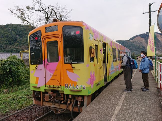 たまにはローカル線で日帰り温泉にでも。そう思って探し出したのが根尾川谷汲温泉。んでも、温泉だけだと半日で終わってしまう…と、折角ならと、乗り鉄でもしようかな。というわけで、以下な行程で遊んでみました。<br /><br />①大垣駅発樽見鉄道で北上して谷汲口駅下車<br />②根尾川谷汲温泉まで歩いて行って温泉に浸かり<br />③美味しいもん食べて呑んで<br />④谷汲口駅まで歩いて戻り樽見鉄道で大垣まで<br />⑤大垣駅発養老鉄道で今度は南下コースを辿り<br />⑥桑名駅経由で名古屋駅まで<br /><br />今回も何の参考にもならない、脈絡のない旅行記です。<br />よかったらチラ見して下さい。