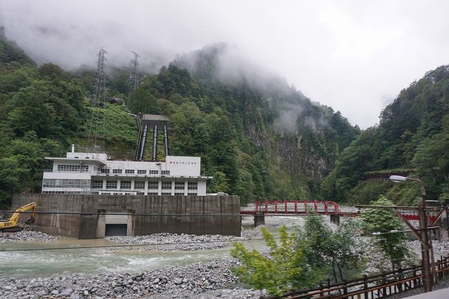 季節の変わり目、富山・長野を旅してきました。<br />コロナが心配ですが、細心の注意を払って、楽しんできました。<br />画像は、黒部川第二発電所@宇奈月駅行トロッコ列車からです。<br /><br />1日目…ちょい旅~2020 千葉・成田市編~→富山旅行記~2020 黒部市編~その1→その2→その3→その4→黒部渓谷欅平駅→黒部渓谷宇奈月駅→宇奈月温泉(泊)<br />2日目…地鉄宇奈月温泉駅→地鉄立山駅→ケーブル立山駅→ケーブル美女平駅/美女平バス停→室堂バス停→室堂散策→室堂バス停→美女平バス停/ケーブル美女平駅→ケーブル立山駅→立山(泊)<br />3日目…ケーブル立山駅→ケーブル美女平駅/美女平バス停→室堂バス停→大観峰バス停/ロープウェイ大観峰駅→ロープウェイ黒部平駅/ケーブル黒部平駅→ケーブル黒部ダム→黒部ダム散策→黒部ダムバス停→扇沢バス停→大町温泉郷バス停→大町温泉(泊)<br />4日目…大町温泉郷バス停→信濃大町駅前バス停/JR信濃大町駅→JR穂高駅→大王わさび農園→安曇野わさび田湧水群公園→穂高わさび園→JR穂高駅→JR松本駅→松本城→松本(泊)<br />5日目…松本空港→神戸空港