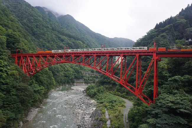 季節の変わり目、富山・長野を旅してきました。<br />コロナが心配ですが、細心の注意を払って、楽しんできました。<br />画像は、新やまびこ橋@旧やまびこ橋からです。<br /><br />1日目…ちょい旅~2020 千葉・成田市編~→富山旅行記~2020 黒部市編~その1→その2→その3→その4→その5→その6<br />2日目…地鉄宇奈月温泉駅→地鉄立山駅→ケーブル立山駅→ケーブル美女平駅/美女平バス停→室堂バス停→室堂散策→室堂バス停→美女平バス停/ケーブル美女平駅→ケーブル立山駅→立山(泊)<br />3日目…ケーブル立山駅→ケーブル美女平駅/美女平バス停→室堂バス停→大観峰バス停/ロープウェイ大観峰駅→ロープウェイ黒部平駅/ケーブル黒部平駅→ケーブル黒部ダム→黒部ダム散策→黒部ダムバス停→扇沢バス停→大町温泉郷バス停→大町温泉(泊)<br />4日目…大町温泉郷バス停→信濃大町駅前バス停/JR信濃大町駅→JR穂高駅→大王わさび農園→安曇野わさび田湧水群公園→穂高わさび園→JR穂高駅→JR松本駅→松本城→松本(泊)<br />5日目…松本空港→神戸空港<br /><br />過去の富山・黒部市旅行記<br /><br />富山旅行記~2014-2 黒部市編~<br />https://4travel.jp/travelogue/10929915<br /><br />富山旅行記~2014 黒部市編~<br />https://4travel.jp/travelogue/10862047