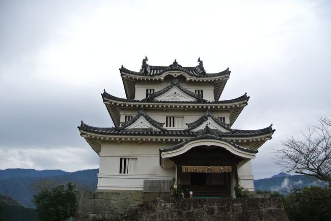 今日は愛媛から高知へ回ります。<br /><br />内子、宇和島城、四万十川の沈下橋、と、見たかった所ばかりなので<br /><br />楽しみです！