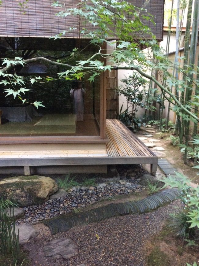 京都の俵屋さんで宿泊しました。のパート2です。この旅館は宝永年間に創業以来300年の伝統を守っています。地下鉄京都市役所前駅で下りて徒歩5分ぐらいの場所になります。