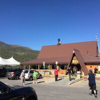 ネバダ州 マウント チャールストン　ー　マウント チャールストン ロッジ＆キャビンに夏に来ました。