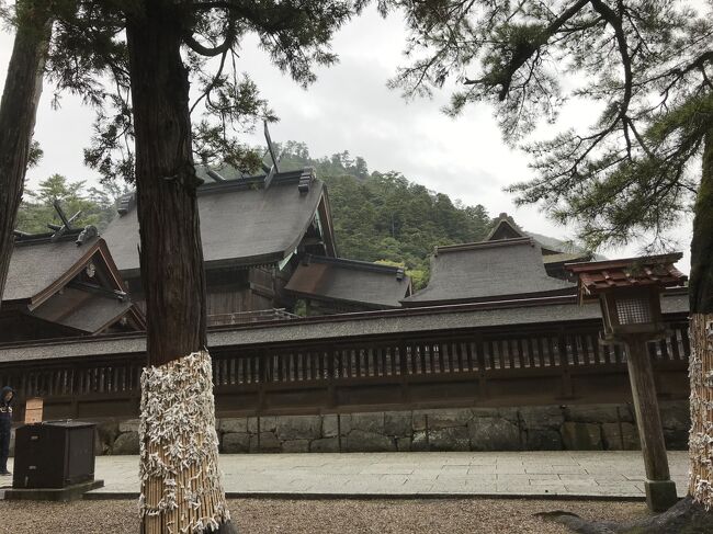 コロナ禍で海外旅行に行けない、それじゃあ、かねてから興味があったフルムーンパスの旅、ということで、若干鉄っちゃんの相方企画の旅は、JR利用総距離2700キロ、わたしにとっては初めての愛媛、山口、島根となりました。<br /><br />旅程は<br />10月19日(月) 今治まで<br />10月20日(火) しまなみ海道ちょこっとだけサイクリング、道後温泉へ<br />10月21日(水) 山口 レンタカーで秋吉台<br />10月22日(木) 出雲大社を経て安来へ<br />10月23日(金) 足立美術館、そして帰路
