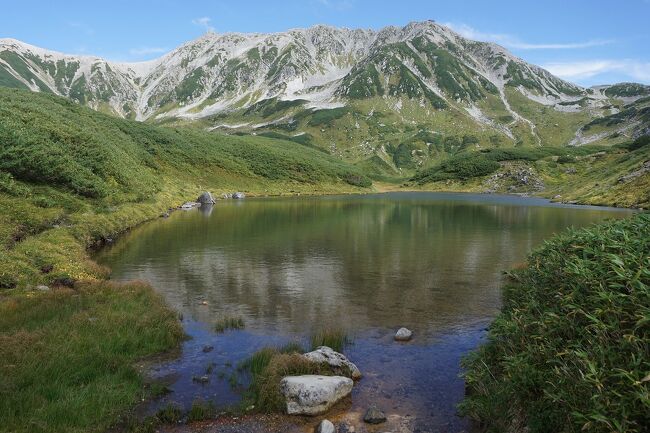 季節の変わり目、富山・長野を旅してきました。<br />コロナが心配ですが、細心の注意を払って、楽しんできました。<br />画像は、ミドリガ池@室堂平にてです。<br /><br />1日目…ちょい旅~2020 千葉・成田市編~→富山旅行記~2020 黒部市編~その1→その2→その3→その4→その5→その6<br />2日目…富山旅行記~2020 黒部市編~その7→富山旅行記~2020 立山町編~その1→その2→室堂散策→室堂バス停→美女平バス停/ケーブル美女平駅→ケーブル立山駅→立山(泊)<br />3日目…ケーブル立山駅→ケーブル美女平駅/美女平バス停→室堂バス停→大観峰バス停/ロープウェイ大観峰駅→ロープウェイ黒部平駅/ケーブル黒部平駅→ケーブル黒部湖駅→黒部ダム散策→黒部ダムバス停→扇沢バス停→大町温泉郷バス停→大町温泉(泊)<br />4日目…大町温泉郷バス停→信濃大町駅前バス停/JR信濃大町駅→JR穂高駅→大王わさび農園→安曇野わさび田湧水群公園→穂高わさび園→JR穂高駅→JR松本駅→松本城→松本(泊)<br />5日目…松本空港→神戸空港