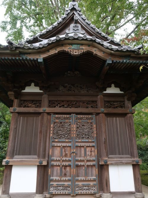 横浜18 三溪園f 内苑 繊細なつくりの庭 ☆旧天瑞寺寿塔覆堂