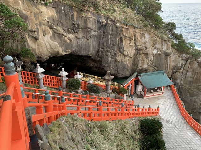 ８日目は朝に鹿児島の維新ロード、城山などの西郷隆盛の歴史の跡地を散歩。ホテルに戻って霧島神宮に行ってお参りしてから飫肥城、鵜戸神社とよって日南市のホテルに。