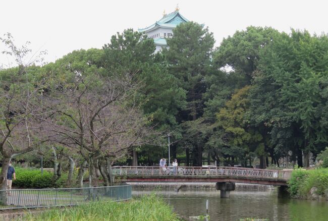 お堀の外から眺めた、南面から東面の名古屋城の紹介です。西面から南面に掛けては、2015年10月の次のページで紹介しています。<br />https://4travel.jp/travelogue/11143113<br /><br />また、東海地区の日本百名城巡りは、2019年8月の次のページで紹介しています。名古屋城は、日本百名城の44番(東海地区2)です。<br /><br />東海地区1:https://4travel.jp/travelogue/11533804<br />東海地区2:https://4travel.jp/travelogue/11534203