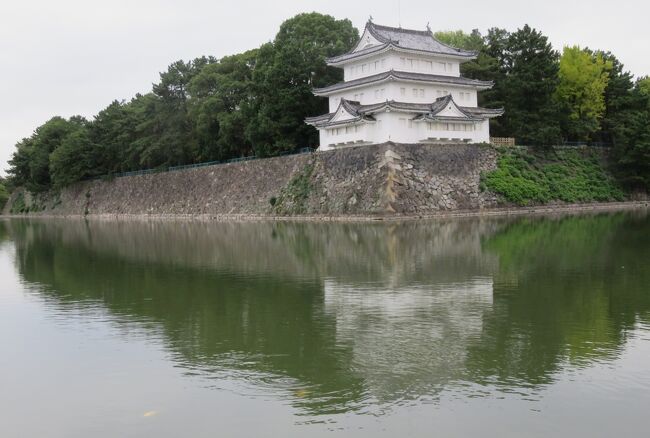 お堀の外から眺めた名古屋城の紹介が続きます。名古屋城は、『総構え』または『総曲輪』と呼ばれる城と城下町を囲い込む計画がありました。西は枇杷島橋、南は古渡旧城下、東は矢田川橋に及ぶ広大な面積です。しかし、大坂夏の陣が終わると普請は中止されました。