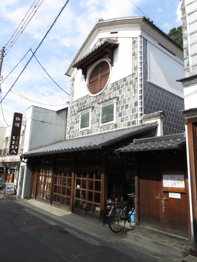 当初、9月の第一週土日に予定していた岡山旅<br />前日に起こった突然の出来事に中止を余儀なくされキャンセルになってしまいました<br />たまたま、搭乗予定の便が欠航となり、キャンセル料が無料だったのが救われます<br /><br />次に動けそうな日程は4連休ですが、やはり高い<br />4連休のうちの2日間を到着空港、出発日を変えて毎日検索していたところ、何とか手に届く料金が見つかり、楽天の期間限定ポイントを使う必要があることから、楽天トラベルのサイトからANA楽パックで予約し、カード支払いは70円<br /><br />行く先は未開の地であった県のうち一番お手頃だった予定どおりの岡山とし、今年7月にANAのプラチナに到達したため、ANAプラチナ初搭乗となりました