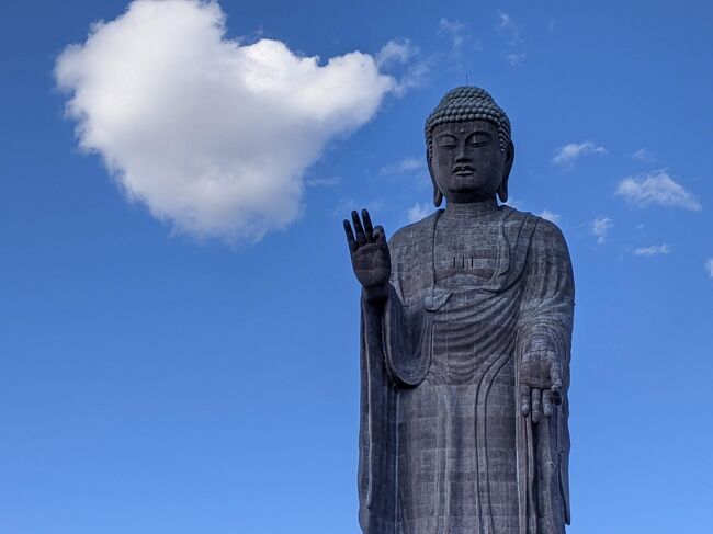 3度目の牛久大仏<br />初訪問:2018/9<br />2回目:2019/7/20 友人IさんとNさんと<br />3回目:2020/12/15<br />最後にもう一度牛久大仏に行きたいと思い、<br />茨城を発つ前日に牛久大仏に行ってきた。<br />