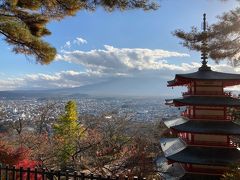 秋の絶景　富士山＆五重塔の新倉富士浅間神社、北口本宮冨士浅間神社