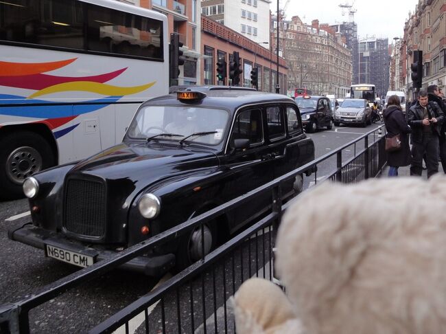 初めてのロンドン その16（韓国・ロシア・ドイツ・イギリス・フランス 14日間の旅 その6-16）これぞロンドンの "Black Cab"!
