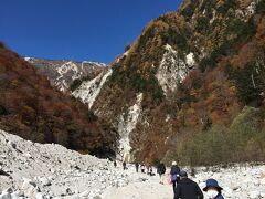 絵葉書の様な紅葉と雪山を一度に味わう越後・信州  感動旅４、高瀬渓谷と白馬マウンテンハーバーを訪ねる