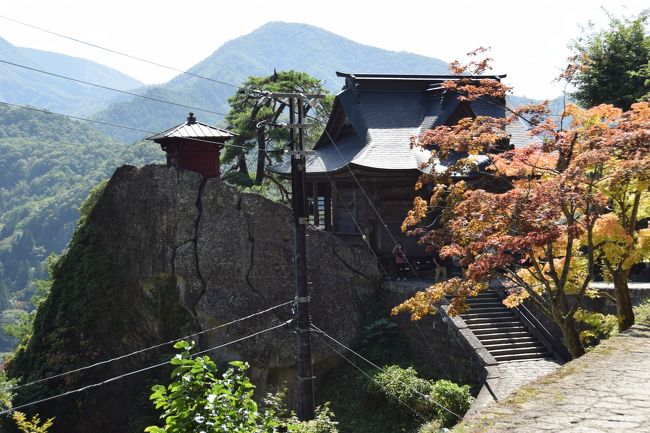 3月の北陸旅行キャンセル以来、今年初の旅行がようやく10月に実現した。行先はやはり感染数が少ないところということで東北を選んだ。東北でまず浮かぶのは山寺だ。今年は仕事の関係で松尾芭蕉を取り上げおり、芭蕉の遺した作品の奥深さを改めて感じているので、芭蕉と関わりの深い山寺に是非行ってみようと思った。そして旅行計画作成で改めて気付いたのは、仙台空港から山形は意外と近いということだ。そこで次の目的地は、山寺参拝後はそのまま山形にとどまり、翌日は蔵王のお釜に行くことにした。尚、カメラを今年1月に買い替え、ようやく旅行での活躍の場がきた。