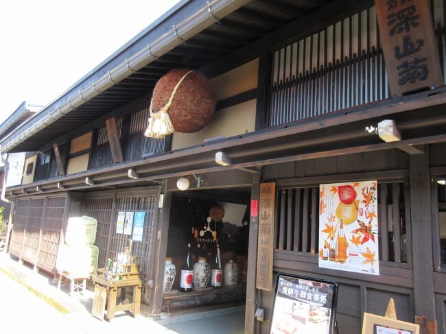 金沢市に行く途中、飛騨高山の古い町並み「さんまち」でお昼ご飯を頂きました。その後街歩きして高山陣屋を見学しました。