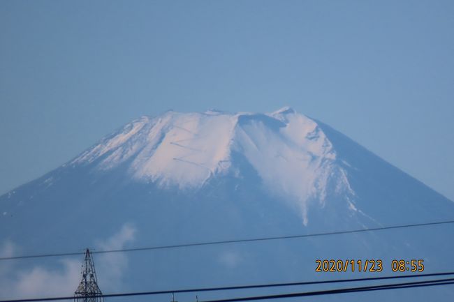 11月23日、午前８時５０分過ぎにふじみ野市より美しい富士山が見られました。 右半分の頂上付近の積雪の型がハート型に見られます。<br /><br /><br /><br /><br />*午前8時50分過ぎに見られた美しい富士山