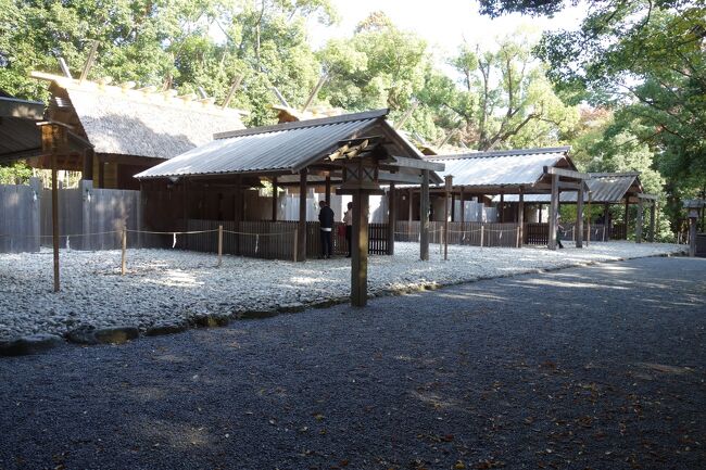 瀧原宮は訪問したことがなく、長年行きたかったが、場所が場所だけにチョット行ってくると云う訳にはいかない。今後のコロナを考えると、訪問不可になるかもしれない。一度は見ておきたかったので、瀧原宮に行って来た。瀧原宮は伊勢神宮の別宮なので、伊勢市内の別宮とその他興味深い神社も同時に廻ってきた。<br />17日 その1 伊勢神宮他伊勢市内の別宮<br />18日 その2 瀧原宮・御塩殿神社<br /><br /> タイトル写真は月讀宮