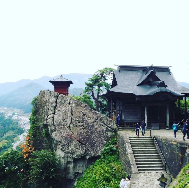 車で、山形県は山寺目指して。なんだかんだで、4時間くらいかかった長旅。<br />前回、ご飯が美味しいホテルじゃなかったって、家族からブーイングきたので。今回は少しグレード上げて。goto。<br /><br />2020.10.17-18<br />山寺→悠湯の郷ゆさ1泊→天童で将棋の駒絵付け<br />