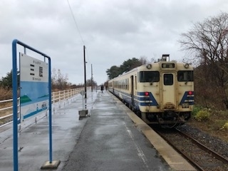 　2020年11月20日から23日にかけて、「三連休東日本・函館パス」を利用して、東北方面へ出かけました。<br />　鉄道情報サイト「レイルラボ」の乗りつぶし記録「鉄レコ」の乗車距離を延ばすべく、時間ある限り鉄道に乗ってきました。（笑）<br />　次は、青森駅から津軽線に乗って終点三厩駅を往復します。