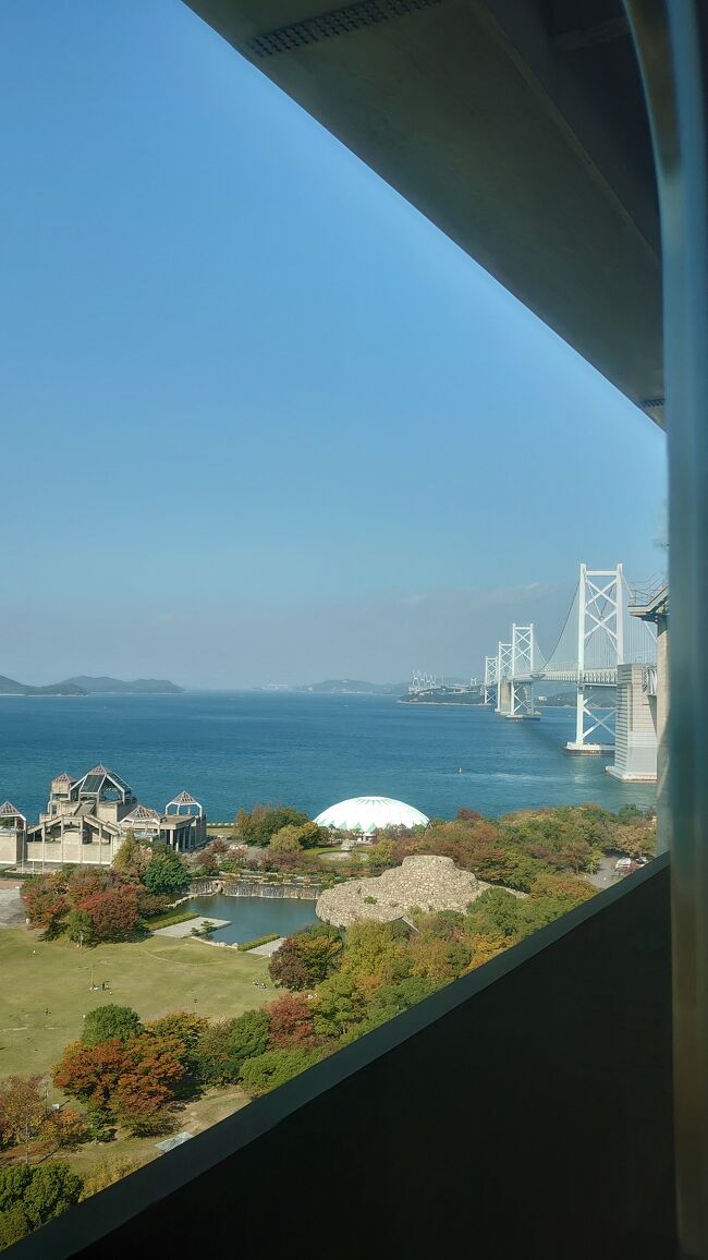 2020年11月7日~11月9日の2泊3日で、岐阜から岡山へ<br />Go To トラベルも利用して久しぶりに姉妹で旅行へ<br /><br />11月7日<br />6:47 岐阜羽島発 → 8:24 岡山着<br />●午前中吉備路周辺の神社巡り<br />●午後、美観地区観光<br />@倉敷のホテル 宿泊<br /><br />11月8日<br />倉敷→岡山→児島→岡山 <br />●美観地区近くの阿智神社<br />●マリンライナーに乗って、初瀬戸大橋へ<br />●児島ジーンズストリート<br />@岡山駅近くのホテル 宿泊<br /><br />11月9日<br />●岡山城、後楽園を散策<br />●お土産購入<br />岡山発→岐阜羽島着