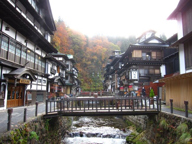 11月7日<br />銀山温泉から山寺（立石寺）、それから福島の甲子温泉という日程。<br />前日の天気予報では山形はほぼ雨、山寺付近も昼頃から雨…という予報でしたが、雨降らずでした。<br /><br />この日の宿は甲子温泉　旅館大黒屋　37400が24310円、キャッシュバックがあるので18310円。クーポンは6000円貰えて12310円。<br /><br />走行距離約270㎞。<br />