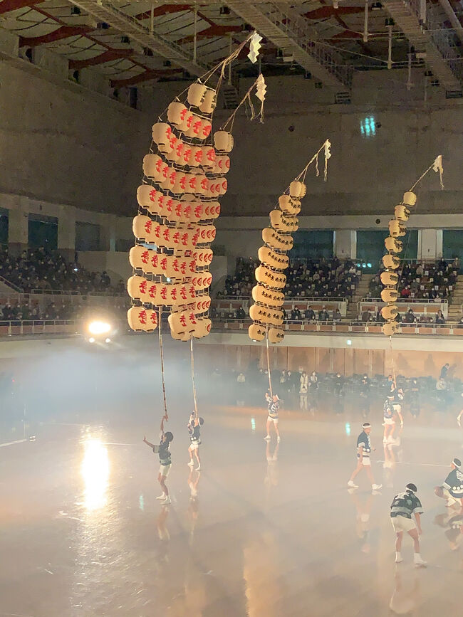 Akita JAM festival は、毎年やっているようだが、今年は、コロナの影響で、規模縮小して実施する。会場アナウンスでは、3回目らしい。会場は、秋田県立武道館。<br /><br />また、限定700人らしい。<br /><br />大抵の場合、出演高校の保護者が申し込むので、外部が申請してもあたるのかと思いつつ、申し込んだが、当選連絡があった。<br /><br />※スモークが溜まりやすい会場だったので、後半の写真は、煙っている。
