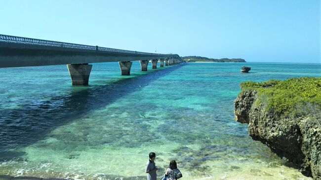 ＧＯ ＴＯトラベルキャンペーンを利用して沖縄へＧＯ。<br /><br />コロナウィルスで観光消費が大きく落ち込んだ日本。<br />毎日が日曜日の人はGO TOを利用して日本の経済復興<br />のために出かけましょう！<br />しばらく訪れていない沖縄に行きました。<br /><br />5日目は宮古島で遊びます。<br />周りの島へつながる橋を渡り、東と西の岬を廻ります。<br />6日目は昼まで宮古島を楽しみ羽田へ帰ります。<br /><br />□　10/28　羽田 → 那覇　首里城へ立ち寄りホテルへ　　　恩納泊<br />□　10/29　本島を遊ぶ　美ら海水族館、古宇利島を廻る　     恩納泊<br />□　10/30　那覇 → 石垣島　へ移動　　　　　　　　　　　石垣島泊<br />□　10/31　石垣島を遊び → 宮古島へ移動                        宮古島泊<br />■　11/１　宮古島を遊ぶ。　　　　　　　　　                  宮古島泊<br />■　11/2　 宮古を廻り帰途へ着く　宮古島 → 羽田