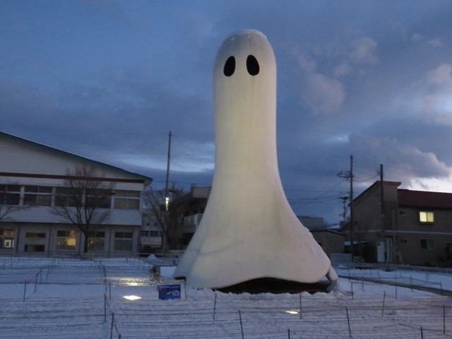 一足早く雪の旅<br /><br />八甲田では雪が舞い散り、見事な冬景色<br /><br />十和田温泉郷に宿泊<br /><br />十和田市現代美術館でアート体感<br /><br />奥入瀬渓流と十和田湖で冬の自然美堪能<br /><br />田舎館駅でアールブリュットな作品見学<br /><br />青森の食楽しみつつ・・・旬なりんごお土産に帰途につきました