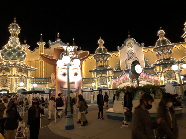 コロナ禍でのDisneyレポートも終盤です。<br />レストランも予約必須のところが多く、確実に入店できるのはいいのですがスタンバイの時間との兼ね合いがそこそこ大変(笑)。<br />レストランなどの予約はこちらから。<br />https://reserve.tokyodisneyresort.jp/top/<br /><br />11月始めごろのコロナ禍でのTDRレポです(^^♪<br />(こちらでは写真中心のブログです。Amyのlet's enjoy lifeに詳しく書いています)