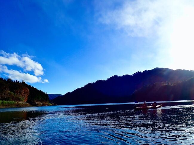 最後に旅行に行ったのは今年の3月の3連休。<br />あの時もコロナの陽性の人が増えてきて、「大丈夫かしら？」と思いながらハワイ島旅行をキャンセルして那須岳に登った我が家。<br />あれから8カ月。・・・<br />GWは緊急事態宣言中だったので、勿論旅行は断念。<br />そして、7月の4連休。娘の部活があり断念。<br />8月のお盆・・・娘とパパが<br />「コロナに掛かりたくない！何かあっても嫌だから旅行はキャンセルにしよう！」<br />と言うので8泊9日の旅行を断念。<br />9月の4連休。娘の部活＆連休明けたら中間試験だと言うので断念。<br />そして、やっと。。。期末試験も終わり、娘の部活が終わったら旅立とう！と決めた3連休の中日からの旅行。<br />初Goto適用でウキウキしていたのに、また陽性の方が増えてきた。<br />でもでも！3連休中日からの出発だし！<br />人いない所に行くし！という事で初Goto!トラベル！楽しんできました！<br /><br />【旅程】<br />■11月22日（日）PM：出発　＋水上山荘宿泊<br />■11月23日（月）AM:土合駅見学<br />　　　　　　　　 PM：赤谷湖　カヌー<br />【旅費】<br />■	高速代	￥4,810<br />■	上里スタバ	￥1,036<br />■	水上山荘	￥59,933＋￥1,630（飲み物代）<br />■	ランチ	￥3,632<br />■	ガソリン代	￥2,000<br />■	カヌー	￥10,000（＋15,000円は地域クーポンでお支払い）<br />■	カヌー写真代	￥2,000<br />■	まんてん里の湯	￥2,800<br />■	夕食	　　　　　￥4,040<br />■	お土産	　　￥1,080<br />■	高速代	　　￥4,700<br />■	やきまんじゅう	￥1,050<br />■	飲み物等	　　　￥608<br />■	合計	　　　　　　￥99,319<br /><br />＜水上山荘詳細＞	<br />●即時利用	-5,035円<br />●保有ポイント利用	-526円<br />●Go To Travel クーポン	-35,266円<br />●お支払い金額	59,933円<br />