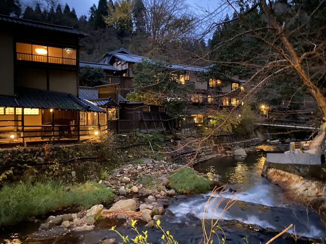 4泊5日の九州旅行<br />1日目 大分 湯布院 熊本 黒川温泉へ日帰りバスツアー 博多泊<br />2日目 佐賀県 活けイカを食べに呼子へ 博多泊<br />3日目 長崎へ 中華街ウロウロ 長崎泊<br />4日目 長崎 坂本龍馬像などウロウロ 長崎泊<br /><br />4トラ 熊本県地図塗りつぶしたい熊本編です。<br />