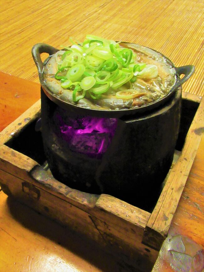 下町の老舗大好きな私。<br />かねてから一度は訪れてみたかった「駒形どぜう」で夕食です。<br />”どじょう” って見た目とは異なり臭みなど全くなく予想外に美味しいものでした。<br />流石に200年の伝統の味です。<br /><br /> 【2020/11/24(火)の日程】くもり一時小雨 <br /> 07:07 東京駅<br /> 07:45 築地本願寺カフェ「Tsumugi」の<br /> 「18品の朝ごはん」<br /> 09:20 築地場外市場 <br /> 10:20 隅田川を勝鬨橋から吾妻橋まで歩く<br /> 13:20 アサヒビール本社22階「スカイ <br /> ルーム」にてスーパードライ <br /> 14:30 牛嶋神社<br /> 15:00 長命寺の桜餅 <br />★16:00 「駒形どぜう」で「どぜう鍋定食」<br />★17:30 浅草寺 <br />★18:30 地下鉄と山手線で東京駅に戻る<br />★22:00 「サンライズ瀬戸」発<br /><br /> ★がこの旅行記の範囲です