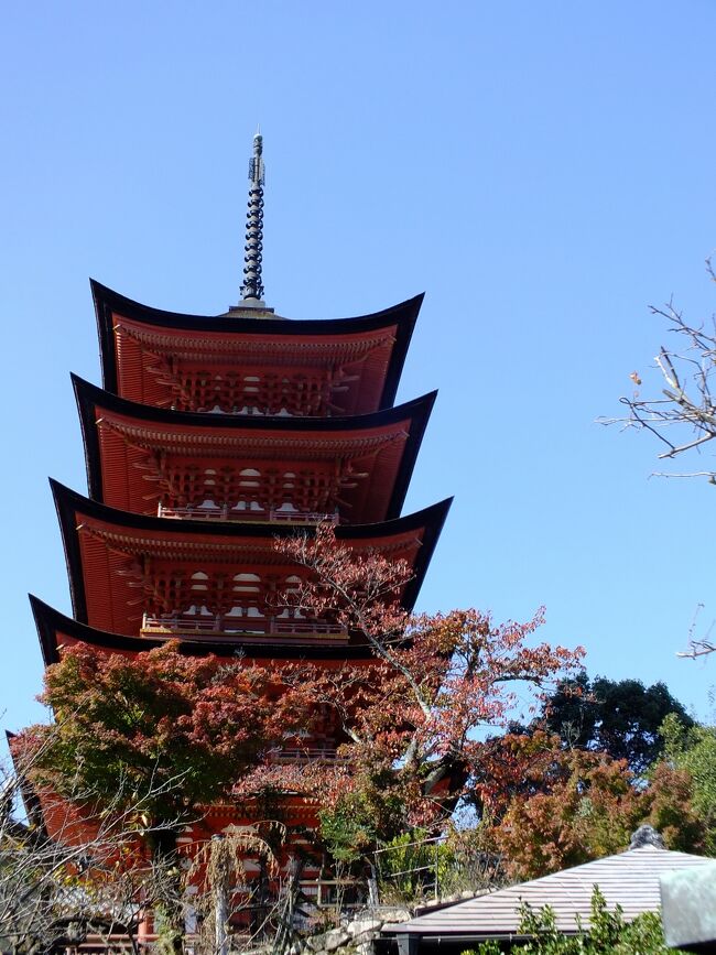 今年初めて飛行機利用の広島旅行に行って来ました。<br />朝一番のJAL便で広島空港に行き、その後３日間レンタカーで広島を廻りました。<br />初日はしまなみ海道で生口島、因島に行き、午後から尾道散策。<br />宿は竹原の湯坂温泉賀茂川荘です。<br />二日目は宮島、錦帯橋、広島平和公園<br />三日目は竹原を散策して帰路につきました。<br />天気に恵まれて楽しい旅と成りました。