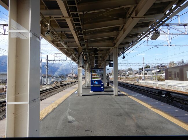 中央本線アズサ号<br /><br />小淵沢駅のホーム