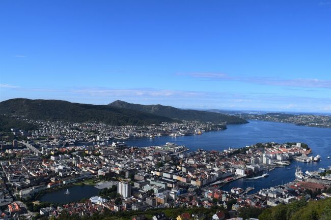 天候に恵まれたベルゲン滞在。<br />数日間だけだったけど、短い北欧の夏を楽しんだ！<br />表紙の写真はフロイエン山から！