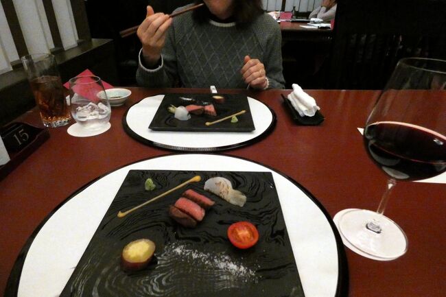 この日の夕食は日本料理 花木鳥で、料理長推奨コースを楽しみます。<br /><br />普段太平洋産の魚を食べている我家ですが、エクシブ蓼科の日本料理 花木鳥は北陸産の魚を使った料理が多く、日本海産の海の幸を楽しみます。<br />