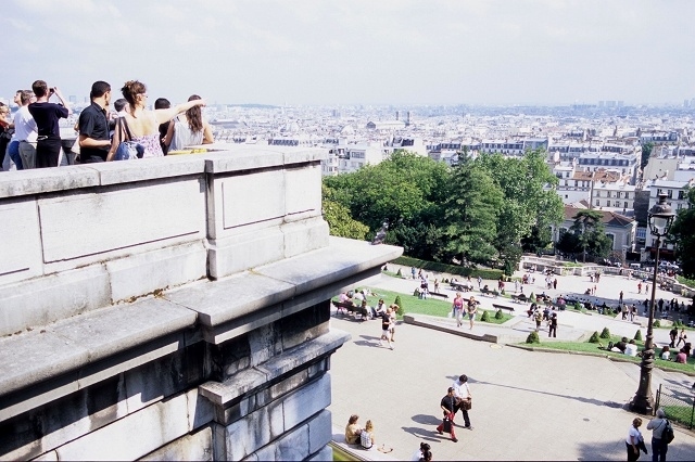 2008年5月24日から6月1日までの9日間、スイスとフランス(パリ)を列車で回る旅をしました。<br />旅の前半はスイスで4泊してアルプス山岳地方のハイキング、後半のフランスではパリで3泊して街歩きをメインに楽しみました。。。<br />旅行の前日までは仕事で泊りの出張。出張から帰った夜から荷造りの始まりです。「持って行く物リスト」はちゃんと手帳に書き込んであるので、手帳を見ながら忘れ物がないように旅行カバンに放り込むだけ。今回は、フイルムカメラのみでの撮影に挑戦しました。空港のX線検査が気になりますが、一枚一枚じっくりとフイルムカメラで撮影するのは、その緊張感があっていいものです。<br />PENTAX LX, PENTAX FA 31mm F1.8AL Limited, FUJI RVP F<br />ASAHI PENTAX MX, PENTAX FA 77mm F1.8 Limited, PENTAX-M 135mm F3.5, FUJI RVP F<br />RICOH GR1, FUJI RXP