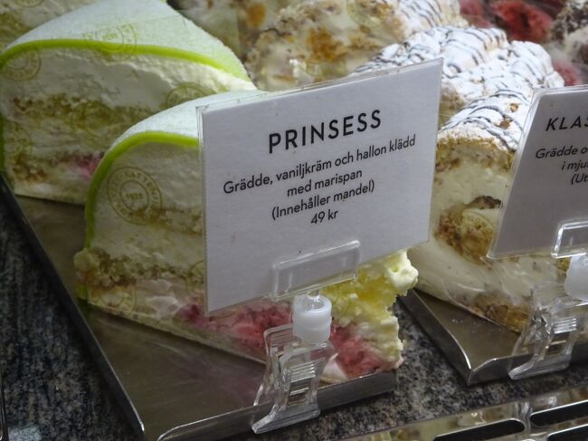 日本に帰国日。<br /><br />プリンセスケーキはスウェーデン人ならみんな知っていると言うスウェーデンの伝統的なケーキです。<br /><br />出発前から『プリンセスケーキ』この宝石みたいにキラキラ輝いてる名前のケーキが気になって仕方ありませんでした。<br /><br />今回、ストックホルムで最も歴史あるお店の物を食べることができました。初めて食べた憧れのプリンセスケーキは夢のように美味しかった(≧∀≦)<br /><br /><br />☆旅程☆<br /><br />１日目：成田からヘルシンキ乗り継ぎコペンハーゲンへ。<br />２日目：コペンハーゲン街歩き。<br />３日目：コペンハーゲン。　<br />４日目：ボーンホルム島　<br />５日目：午前中：ボーンホルム島<br />マルメから寝台でストックホルムへ。<br />６日目：ストックホルム<br />７日目：ストックホルム<br /><br />★８日目：ストックホルムからヘルシンキ乗り継ぎ成田へ。<br />９日目：成田