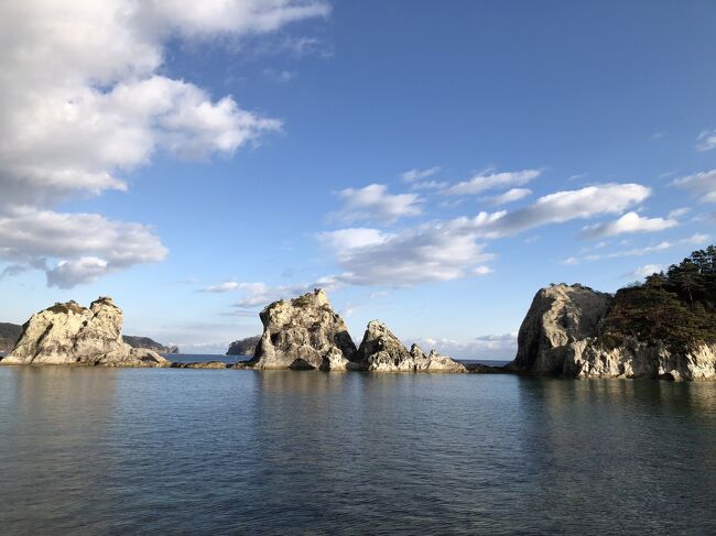 盛岡から山田線に乗って宮古市に行き、浄土ヶ浜パークホテルに宿泊。夕食と風呂を楽しみ、翌朝は浄土ヶ浜散歩をしました。昨日盛岡に引き続き、ちょびっと戊辰戦争の名残を感じました。<br />東京―盛岡も2時間10分、盛岡ー宮古市も2時間10分の山田線です。なお、山田線は、同じ始発・終着でバスもあります。だいたい所要時間が同じくらい。電車の方が風情があるかと思って電車にしましたが、バスも二階建て、という情報もあり、また、道路も最近さらに良くなったらしいです。なお、着いてわかったことですが、宮古ー東京のダイレクトの高速バスもあるらしいです。しかしながら今回は、山田線というローカル電車に乗ることも旅の楽しみの一つです。