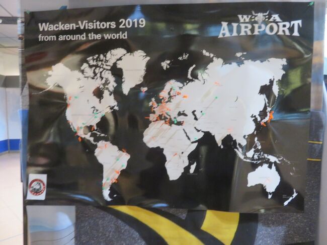 世界最大のメタルフェスWACKEN OPEN AIR<br /><br />毎年のように楽しんでいますが<br /><br />やはりドイツは遠く・・・<br /><br />帰路においても丸一日かかります<br /><br /><br />ホテルをチェックアウトすると<br /><br />WACKENの余韻に浸ることもなく<br /><br />もうあとは無事にスムーズに帰ることなのですが・・・<br /><br /><br />HAMBURG⇒FRANKFURT⇒羽田のフライトスケジュールは<br /><br />航空会社的には成り立つものの<br /><br />やはりかなり忙しくて<br /><br />空港職員のサポートなしにはちょっと厳しいかな<br /><br />とは思いつつも<br /><br />なんだかんだでなんとかなってしまうのです<br /><br /><br />今年も大変疲れましたが<br /><br />やっぱりWACKENは楽しく<br /><br />私の生き甲斐なのでやめられませんね<br />